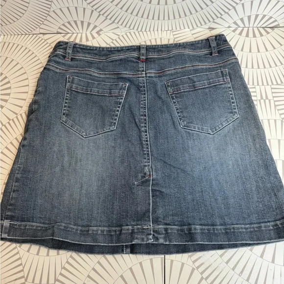 Boden Women’s Blue Denim Skirt with Red Stitching Pockets Zipper/Button Closure‎ - Picture 3 of 9